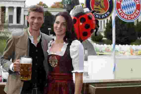 Traumjob bei Fußballstar: Thomas Müller und seine Frau Lisa suchen nach Verstärkung