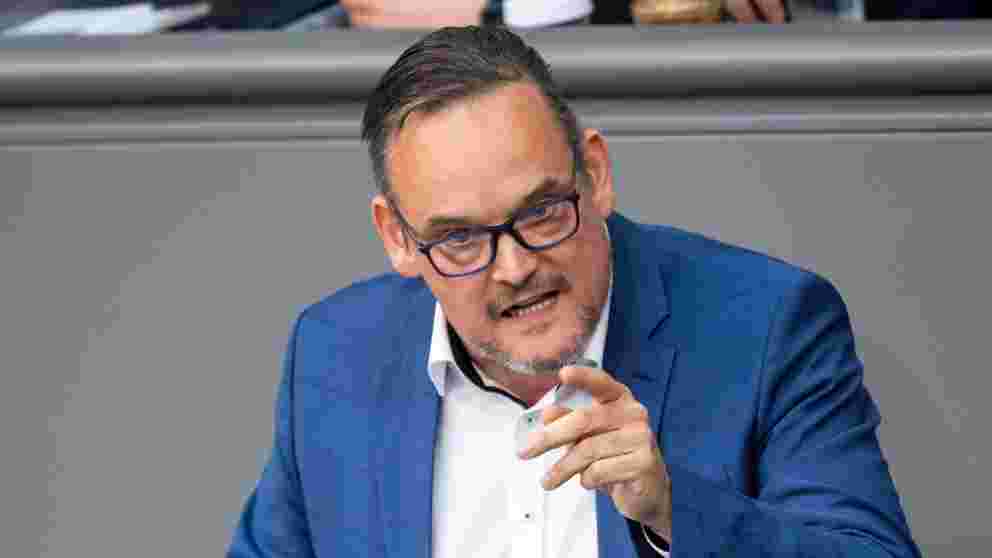 AfD in Sachsen-Anhalt: Umfragewerte von 33% und “gesichert rechtsextrem”